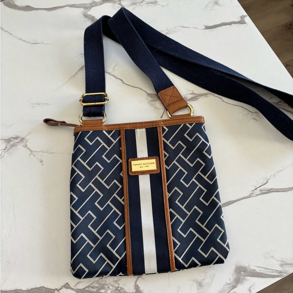 Tommy Hilfiger Crossbody Bag 🖤